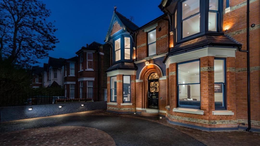 Dream House London With Gym, Cinema And Housekeeper Vila Ealing Exterior foto