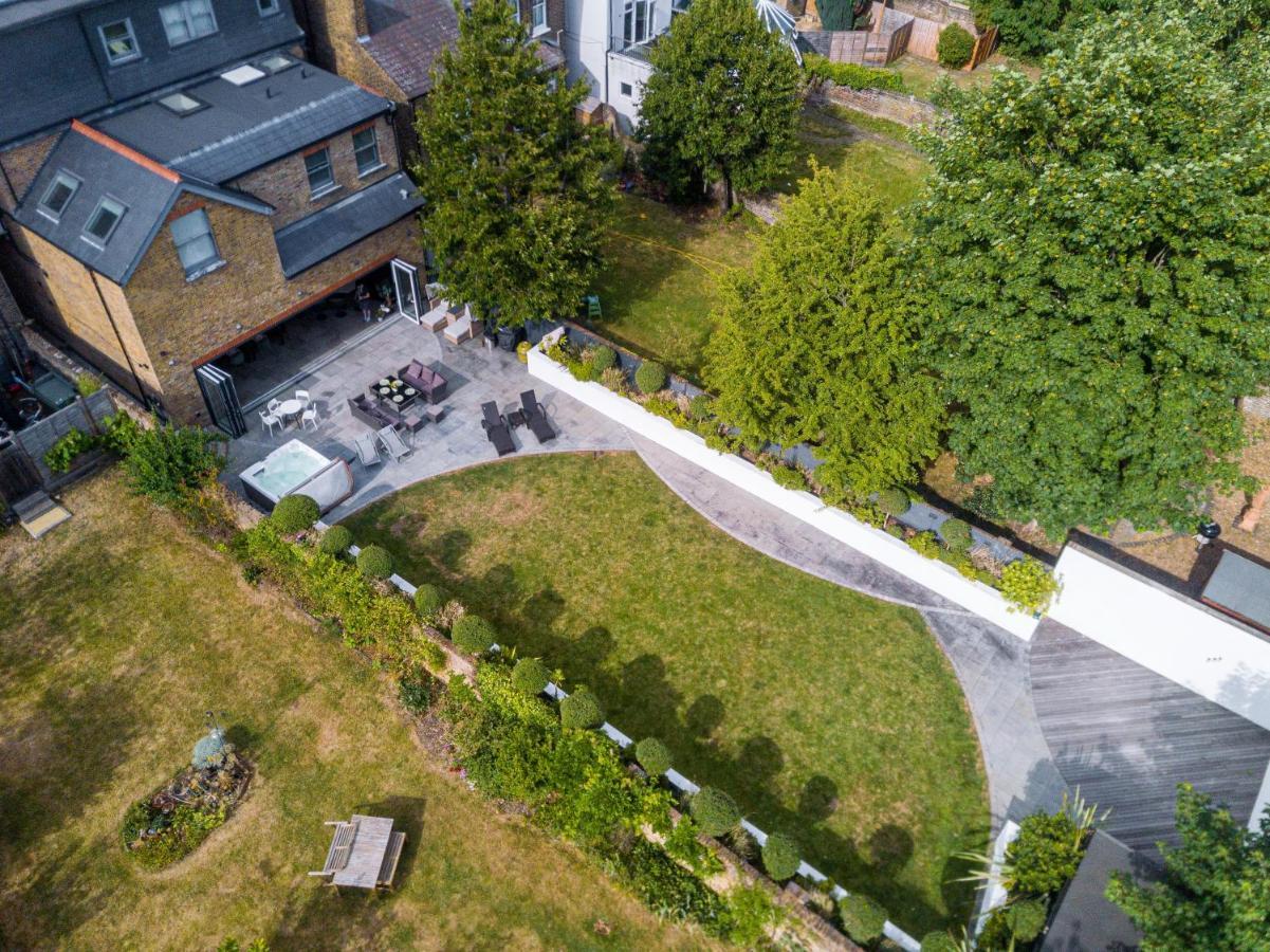 Dream House London With Gym, Cinema And Housekeeper Vila Ealing Exterior foto