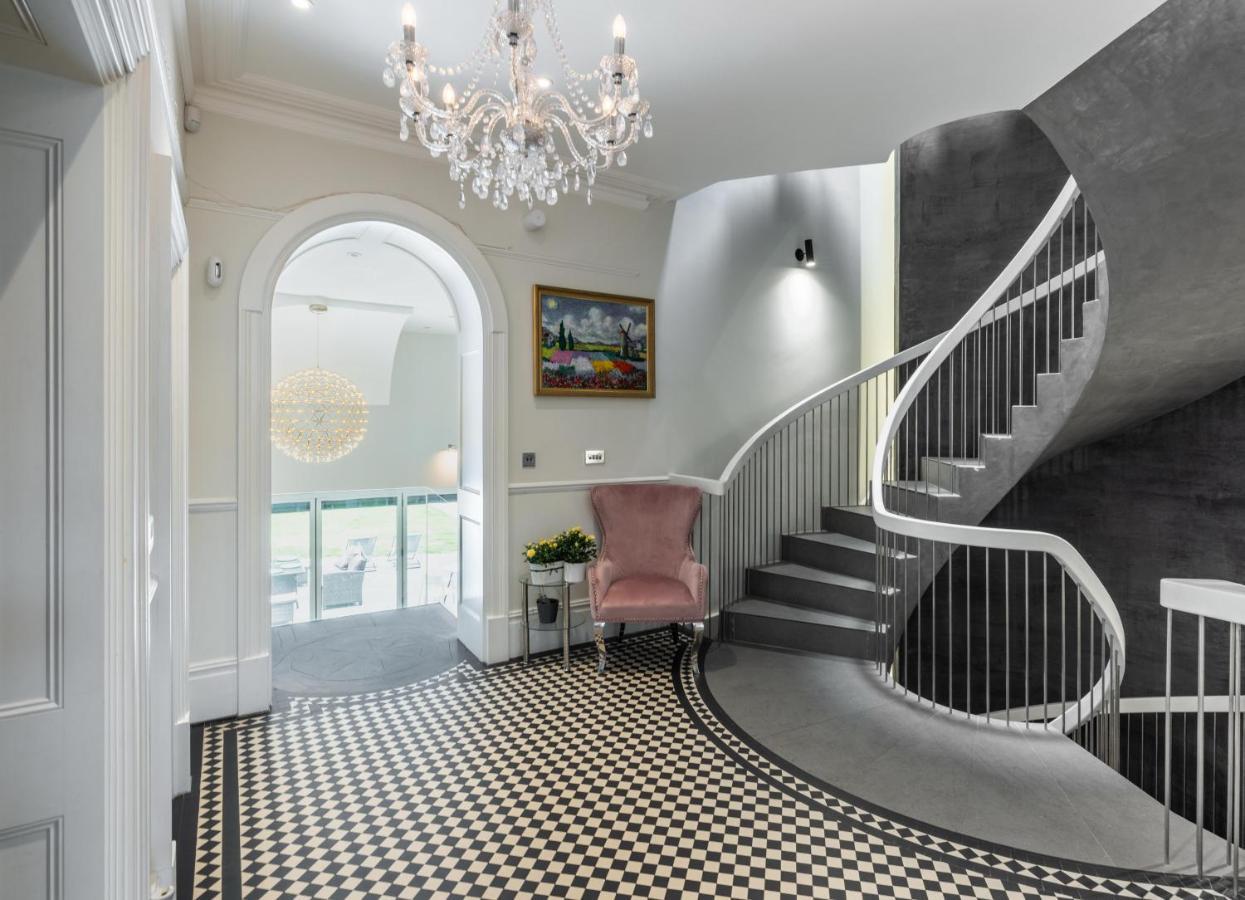 Dream House London With Gym, Cinema And Housekeeper Vila Ealing Exterior foto