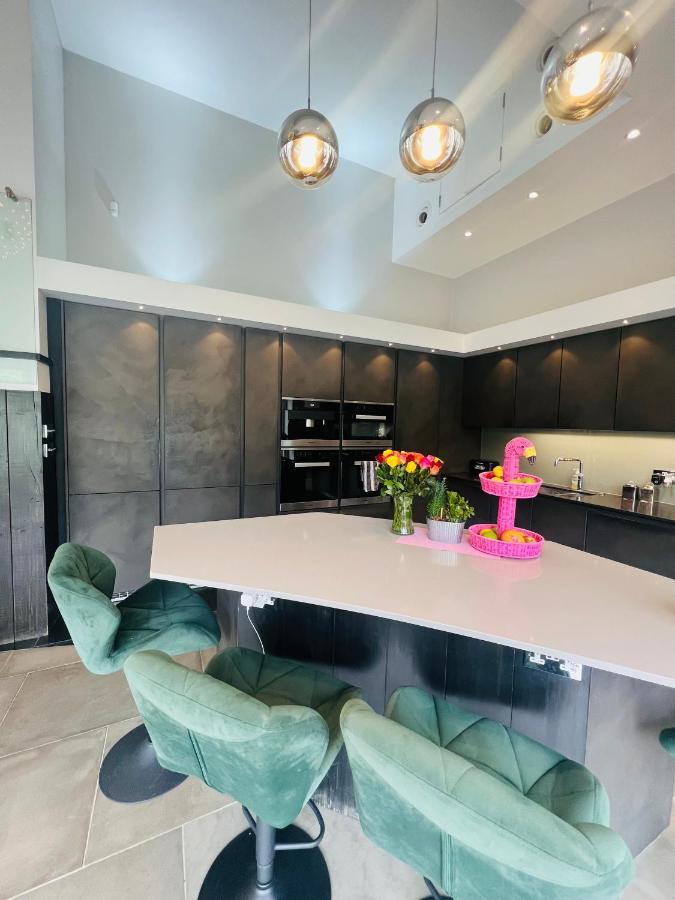Dream House London With Gym, Cinema And Housekeeper Vila Ealing Exterior foto
