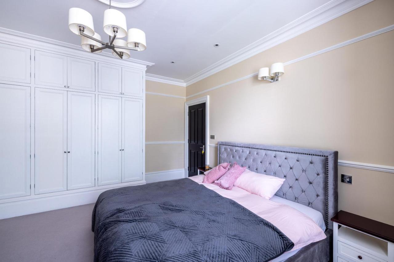 Dream House London With Gym, Cinema And Housekeeper Vila Ealing Exterior foto