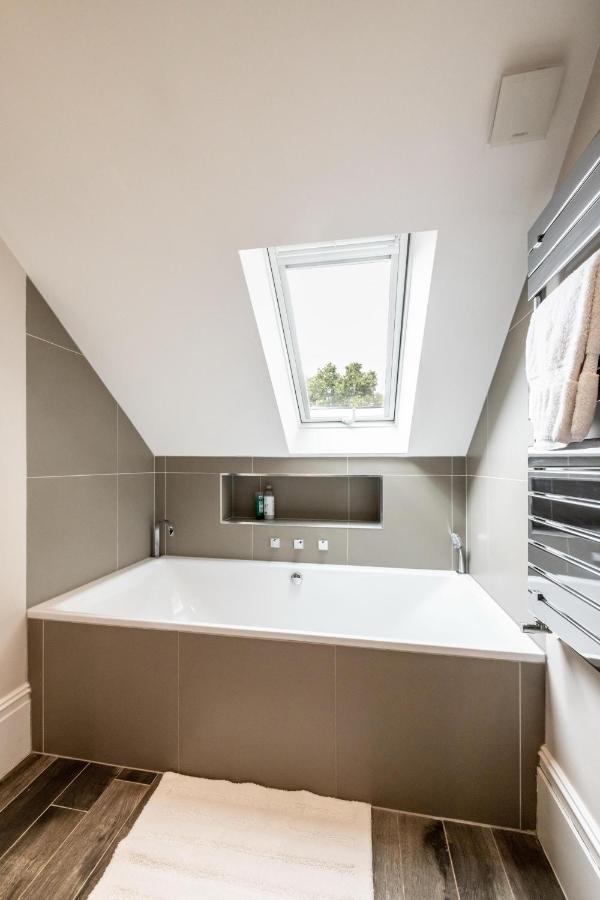 Dream House London With Gym, Cinema And Housekeeper Vila Ealing Exterior foto
