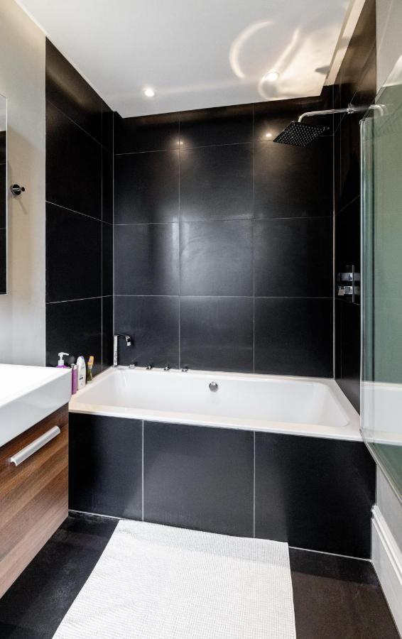 Dream House London With Gym, Cinema And Housekeeper Vila Ealing Exterior foto