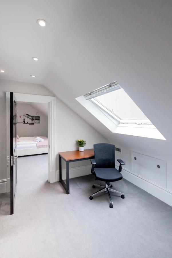 Dream House London With Gym, Cinema And Housekeeper Vila Ealing Exterior foto